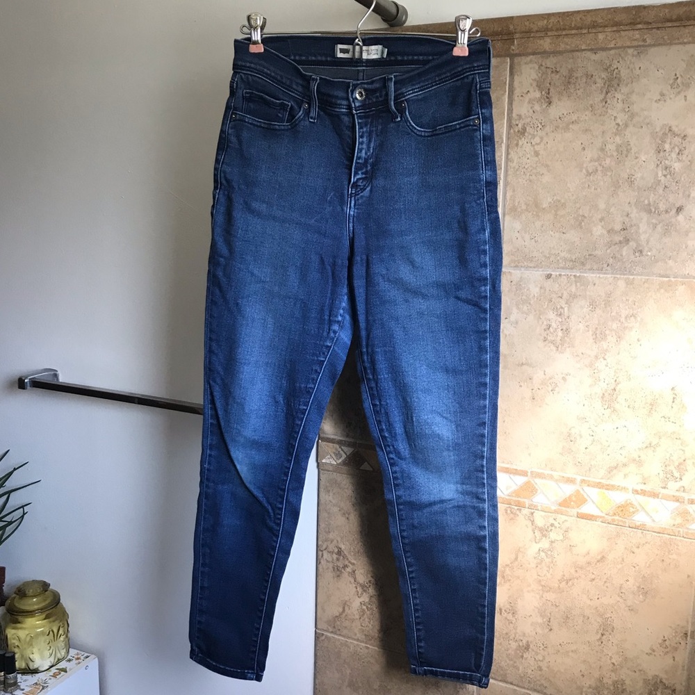Levi’s 512 Legging “Perfectly Slimming” Jean